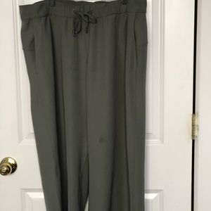 Lululemon On The Fly cropped pants sage green